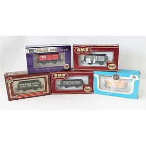 Seventeen various carriage and freight models, Airfix and Dapol…