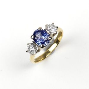 A lady's vintage 18ct. yellow gold sapphire and diamond ring,&hellip;
