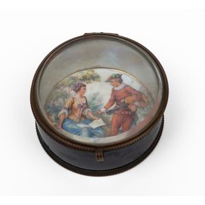 An antique French circular porcelain jewellery box with glass&hellip;