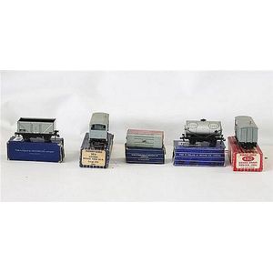Five various Hornby Dublo models, including goods brake van W.R…