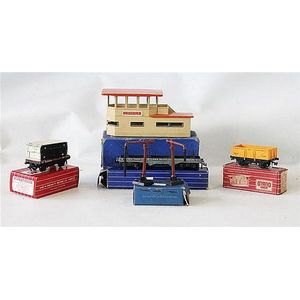 Five various Hornby Dublo models, including D1 signal Cabin,…