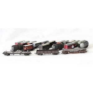 A group of Tri-Ang and Hornby Cargo and freight carriages,…
