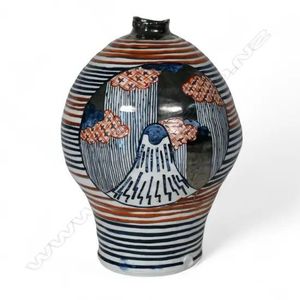 Aaron Scythe (New Zealand) ceramics - price guide and values