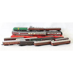 Fifteen carriage and freight models, including Trax, Tri-ang,…