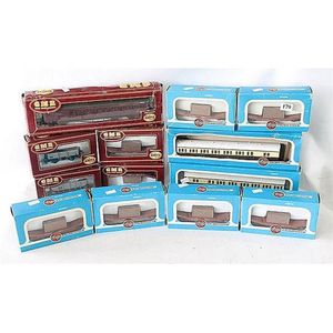 Boxed Airfix and Gmr Freight and Carriage Models (15) - Railway Trains ...