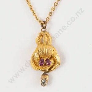 Edwardian 15ct scroll pendant, set with three gems on plated&hellip;