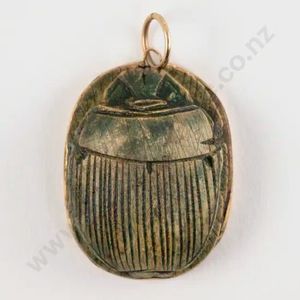 9ct framed Egyptian style carved scarab beetle pendant, central&hellip;