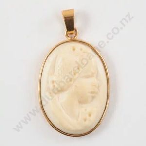 14ct framed classical portrait cameo pendant, high relief oval&hellip;