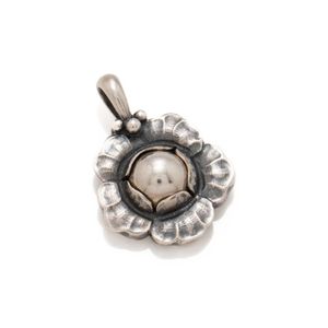 A Georg Jensen 2002 Heritage flower pendant, size 26 x 16 mm,&hellip;