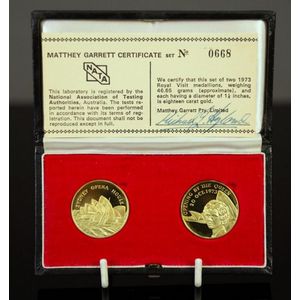 Pair of boxed 18ct yellow gold 1973 Royal Visit Sydney opera…