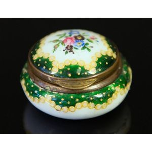 Early circular enamel patch box. Floral decoration on white…