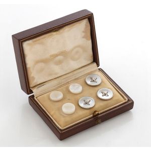Vintage gents shirt studs and dressing sets - price guide and values Vintage gents shirt studs and dressing sets - price guide and values