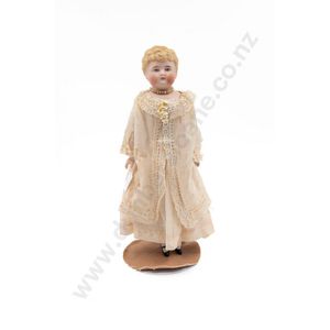 German bisque shoulder plate doll, all painted features with…