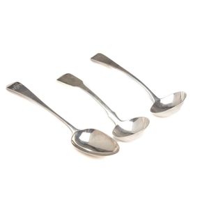 Three English hallmarked sterling silver spoons, width 21 cm&hellip;