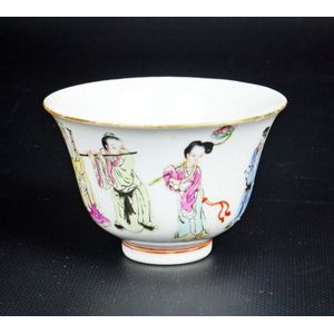 Two Chinese famille rose wares 1. Small bowl, depicts 4x old&hellip;