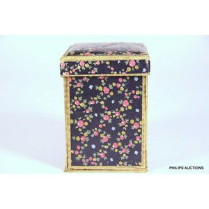 An antique Alexandra type collapsible needle case, early 20th…