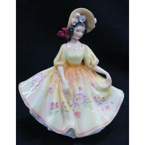 Vintage Royal Doulton figurine Daydreams Crinoline lady 