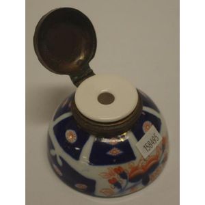 Vintage 'Imari' pattern ceramic inkwell pattern to lid, with…
