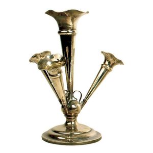 A George V silver epergne centrepiece, with a central trumpet…