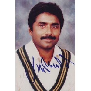 Pakistan Test Cricketers: Signed 4' x6' photographs, noted…
