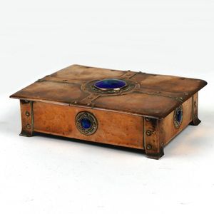 An Arts & Crafts hammer finish copper cigarette box, c.1905,…