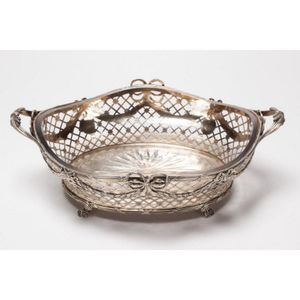 Exquisite Victorian sterling silver twin handled centrepiece,…