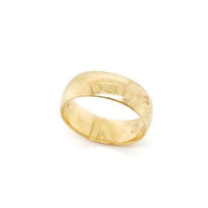 14ct yellow gold band marked Mexico 14k. Approx weight 4.3…