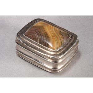 George III sterling silver and agate pill box, hallmarked…