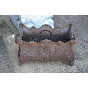Antique French cast iron twin handled planter, approx 28 cm…