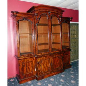 A substantial Victorian mahogany 4 door, breakfront library&hellip;