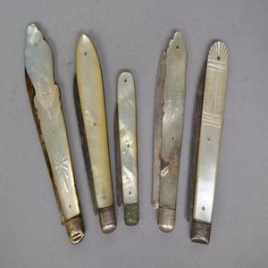 Antique silver pen knives with mother of pearl handles includes…