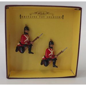 Britains Soldiers 8817 Sherwood Foresters, 2 kneeling at the…