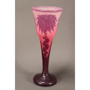 Le verre Francais 'Dahlia' cameo glass vase, c.1920. Of trumpet&hellip;