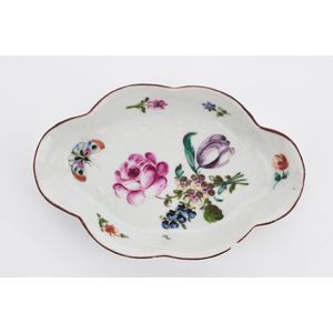 A Chinese export porcelain spoon tray, enamelled in England,…