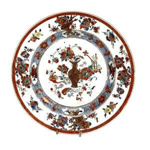 A Chinese famille rose exportware porcelain plate, Yongzheng,…
