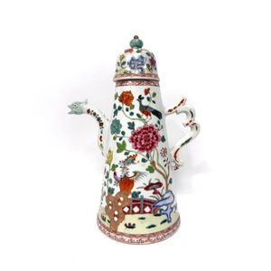 A Chinese famille rose porcelain conical Coffeepot, Qianlong…