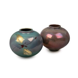 Two stoneware lustre pots by Greg Daly, 1980s, one in tones of&hellip;