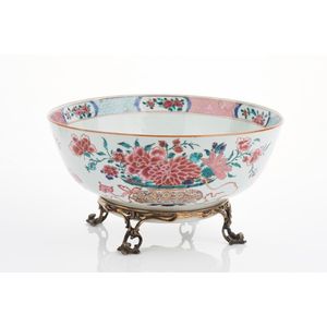 A Chinese famille-rose bowl and stand, 25 cm Diam, 10.5 cm high