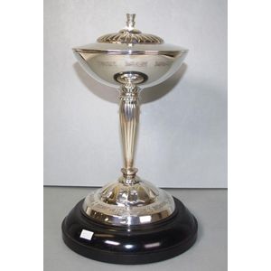 Elizabeth II sterling silver lidded centre piece Dublin 1975,…