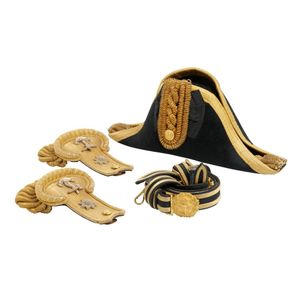 A cased Regulation Royal Navy set of bicorn hat, epaulettes,&hellip;