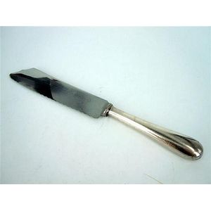 A Christofle silver-plate cake knife with stainless steel blade