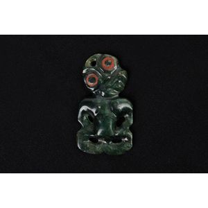 19th century or earlier Maori pounamu hei tiki hour glass form…