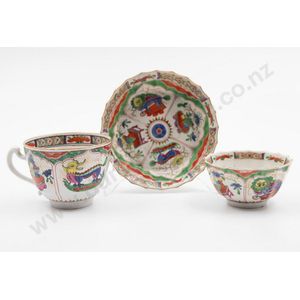 18th century Worcester tea and coffee cups and cans, and trios