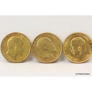Three gold half sovereigns 1909, 1906 and 1926, 22ct yellow…