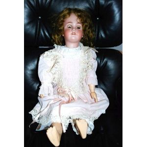 A Simon & Halbig porcelain headed sleeping eye doll, four teeth…