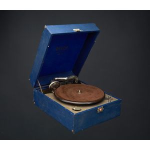 English wind up gramophone, by Decca, model 60, circa 1910,…