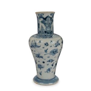 An antique Chinese blue and white porcelain vase with phoenix…