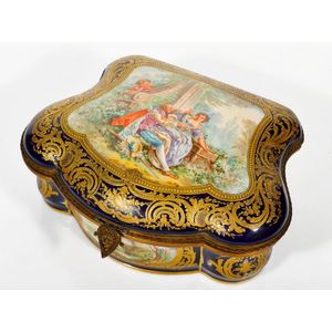 Impressive French porcelain coffre (trinket box) c. 1773-1787…