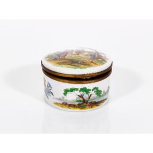 Frankenthal porcelain porcelain lidded trinket box, c. 1770…