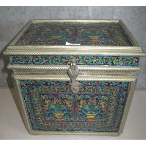 Large enamel silver metal casket, measures 36.5 cm x 25 cm x 35…